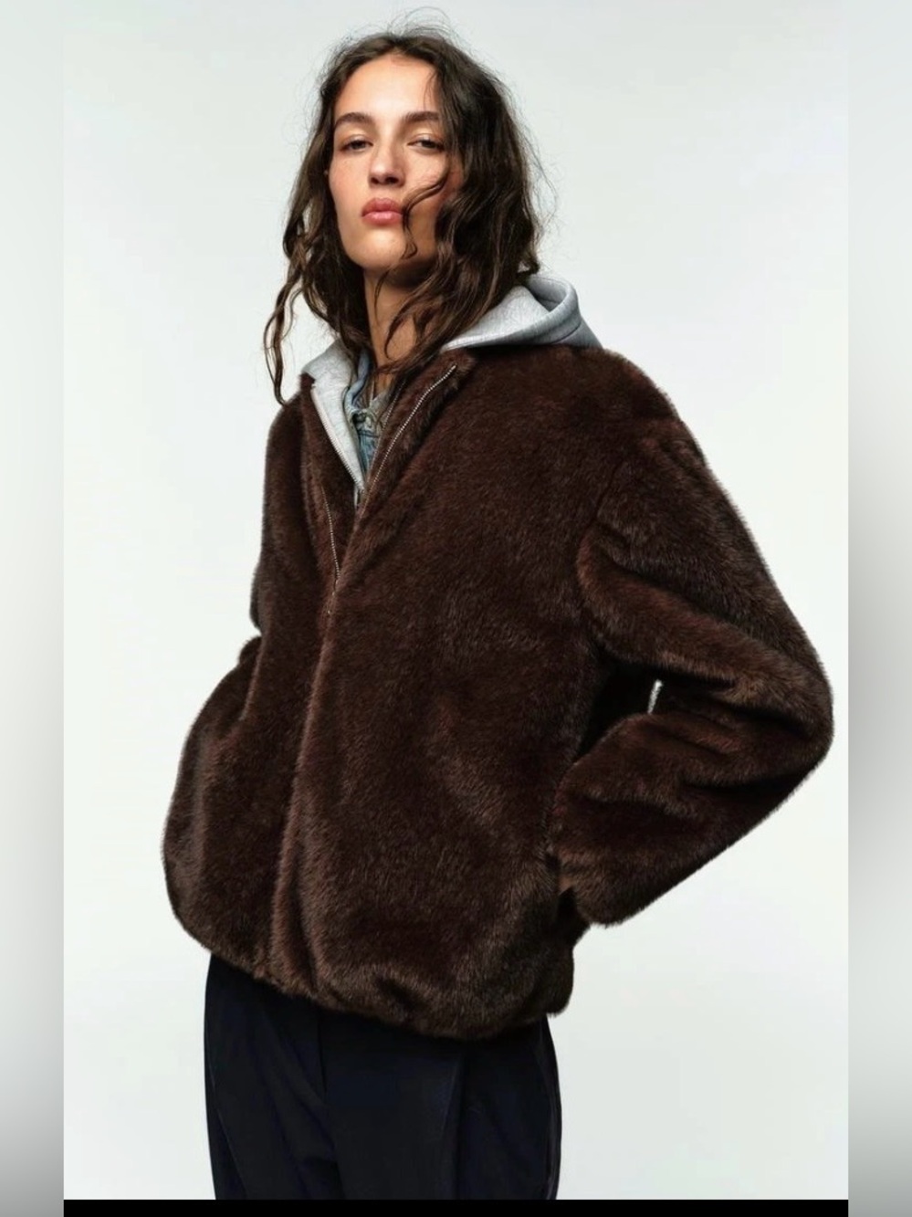 ZARA CONTRAST FAUX FUR HOODIE
BOMBER JACKET
BROWN